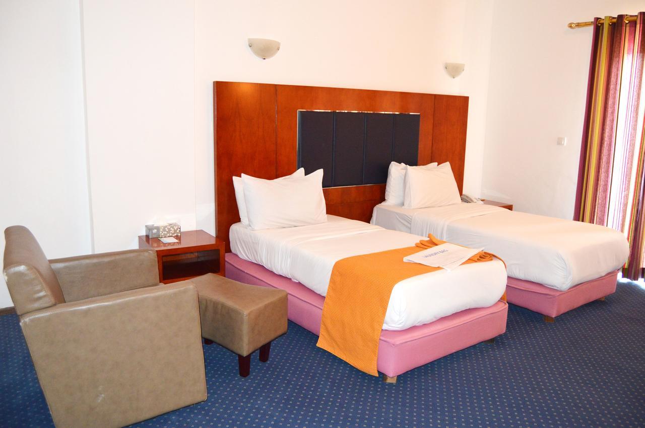 Leon Hotel キンシャサ 部屋 写真